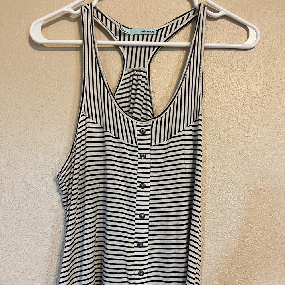 Medium razorback Tank Top.